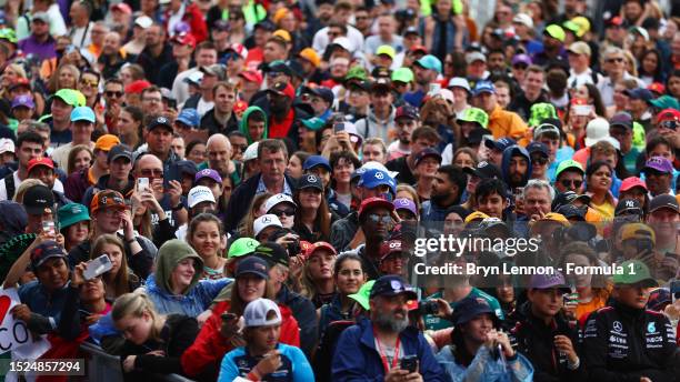 Auto Racing Crowd Car Racing Crowd Photos and Premium High Res Pictures - Getty Images