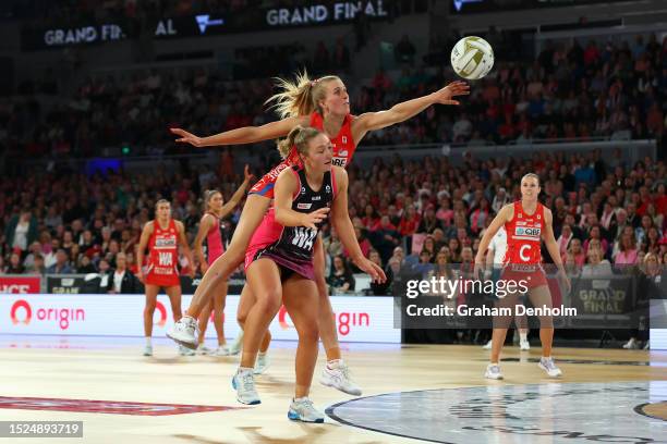 Maddy Turner of the Swifts competes for the ball against Georgie Horjus of the Thunderbirds during the 2023 Super Netball Grand Final match between...