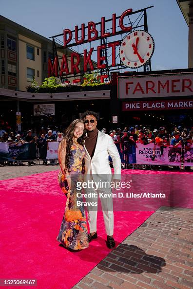 Ozzie Albies of the Atlanta Braves and his wife Andrea Albies pose News  Photo - Getty Images
