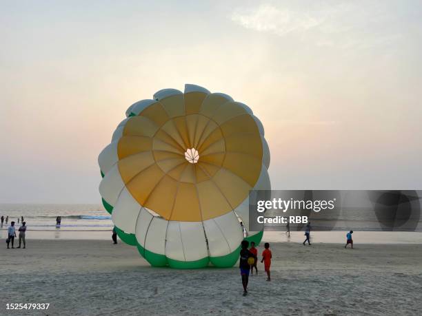 parasailing on benaulim beach - goa nightlife stock pictures, royalty-free photos & images