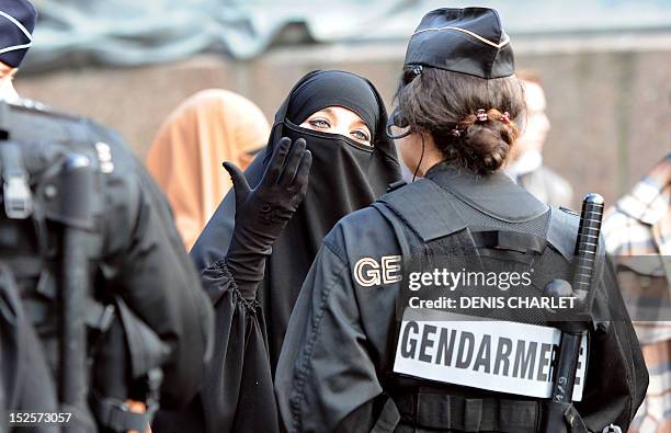 Muslim woman speaks with a French gendarme during an identity control, on September 22, 2012 near the prefecture of Lille, northern France, as police...