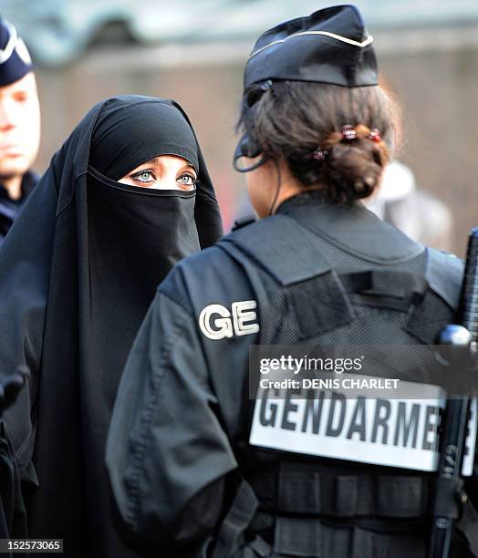 Muslim woman speaks with a French gendarme during an identity control, on September 22, 2012 near the prefecture of Lille, northern France, as police...