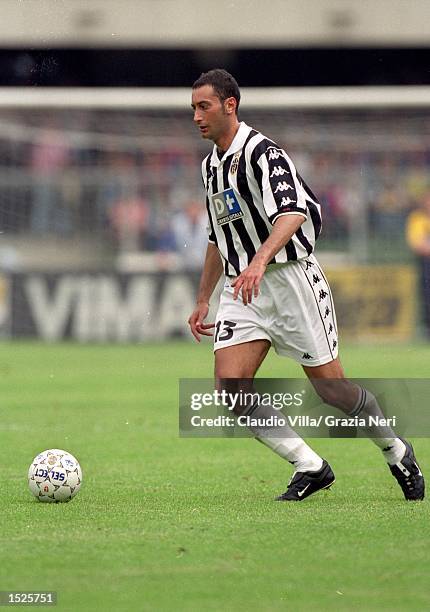 Mark Iuliano of Juventus on the ball against Verona during the Italian Serie A match at the Stadio Bentegodi in Verona, Italy. \ Mandatory Credit:...