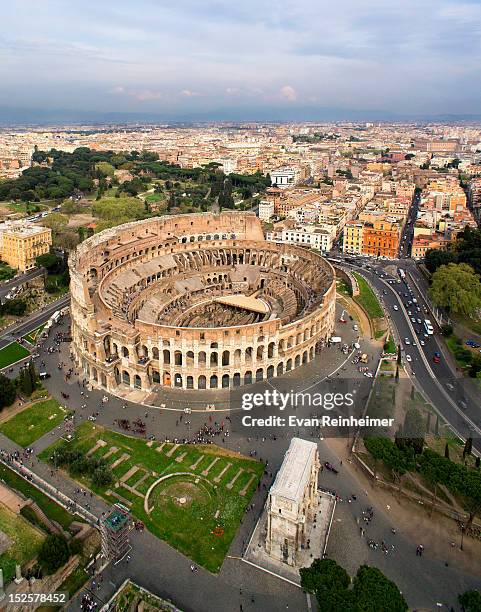 colosseum in rome - coliseo romano fotografías e imágenes de stock