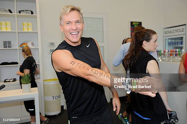 Television Host Sam Champion attends American Cancer Society & Young Friends Of The DreamBall SoulCycle Charity Ride at SoulCycle 1470 Third Ave on...