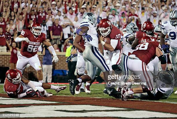 Quarterback Blake Bell of the Oklahoma Sooners powers into the endzone against the Kansas State Wildcats on September 22, 2012 at Gaylord...