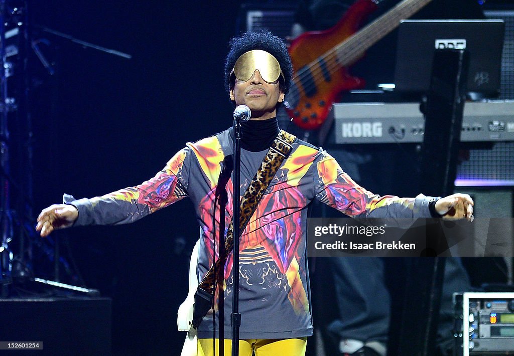 2012 iHeartRadio Music Festival - Day 2 - Show