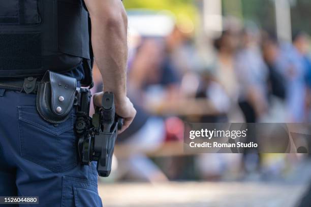 police officer with weapon at public events close-up police equipment, weapon - cuerpo de policía fotografías e imágenes de stock