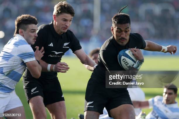 Rieko Ioane of New Zealand handles the ball during a Rugby Championship match between Argentina Pumas and New Zealand All Blacks at Estadio Malvinas...