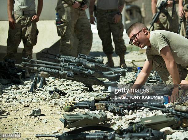 Soldier Counting 227 Platoon Number Stock Photos, High-Res Pictures, and Images - Getty ...
