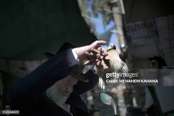 Kaparot Ritual 596 Kaparot Ceremony Performed In Israel Stock Photos, High-Res ...