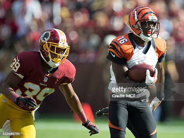 Cincinnati Bengals wide receiver Andrew Hawkins runs from Washington Redskins cornerback Richard Crawford for a touchdown during the second half at...