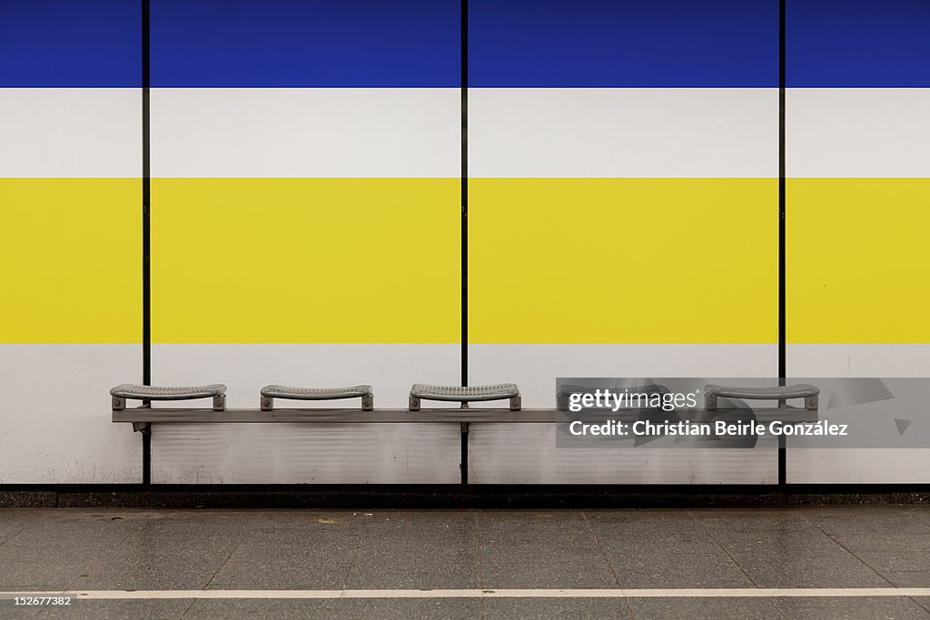 Seating bench with blue and yellow stripe