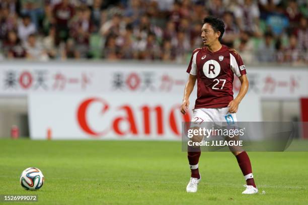 Hideo Hashimoto of Vissel Kobe in action during the J.League J1 match between Vissel Kobe and Albirex Niigata at Noevir Stadium Kobe on August 9,...