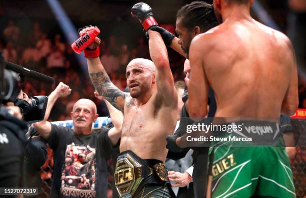 Featherweight champion Alexander Volkanovski celebrates after defeating interim featherweight champion Yair Rodriguez during UFC 290 at T-Mobile...