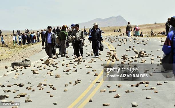 Bolivian miners associated in cooperatives block the road that leads to the border with Peru near Santa Ana, 90 km from La Paz, on September 24, 2012...