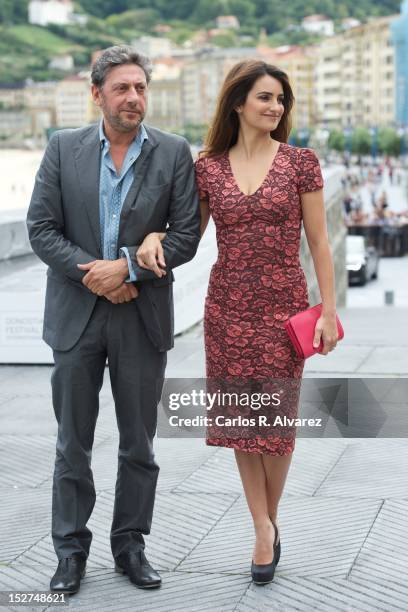 Director Sergio Castellitto and Spanish actress Penelope Cruz attend the "Venuto al Mondo" photocall at the Kursaal Palace during the 60th San...