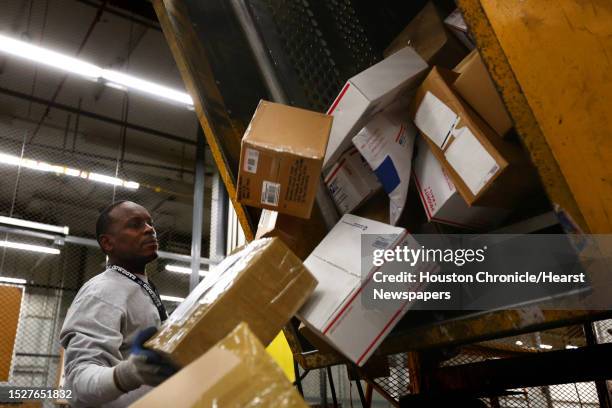 Usps Mail Load 55 Usps Priority Mail Stock Photos, High-Res Pictures, and Images ...