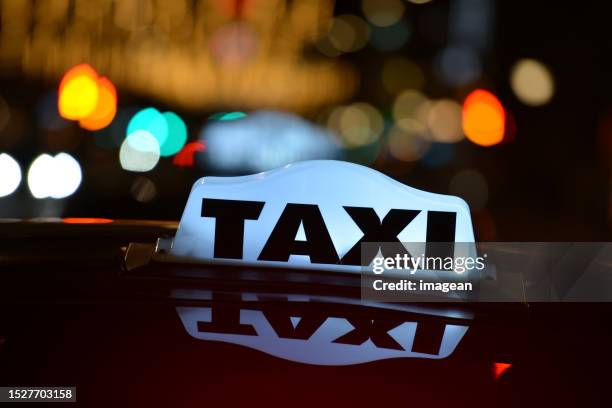 taxi stockholm - taxi van stockfoto's en -beelden