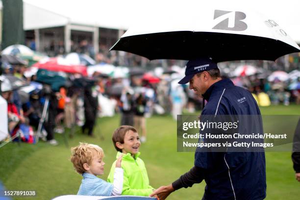 Matt Kuchar shares a moment with his sons Cameron Kuchar, center and Carson Kuchar before heading to the 18th hole during playoff against Matt Jones....