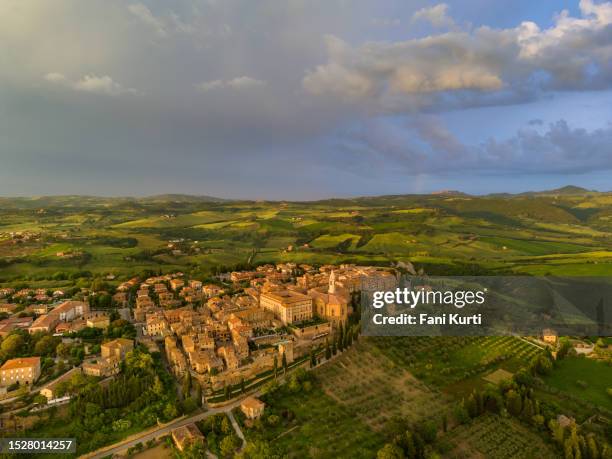 pienza tuscan town from drone - pienza stockfoto's en -beelden