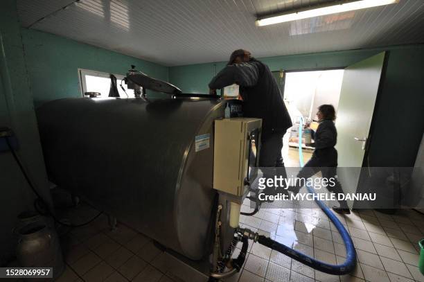 French farmers pump milk on December 5 in a farm in Chavoy, northern France. AFP PHOTO MYCHELE DANIAU