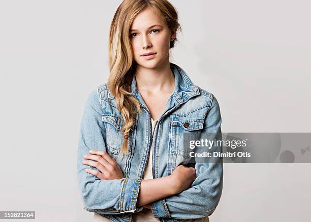 natural beauty portrait of young blonde woman - 16 17 anos - fotografias e filmes do acervo