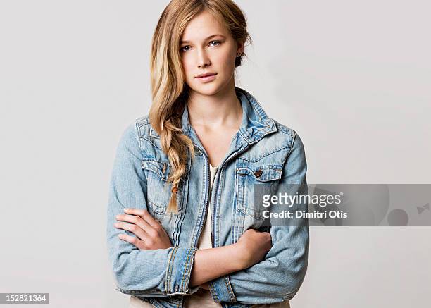 natural beauty portrait of young blonde woman - blond model long hair 個照片及圖片檔