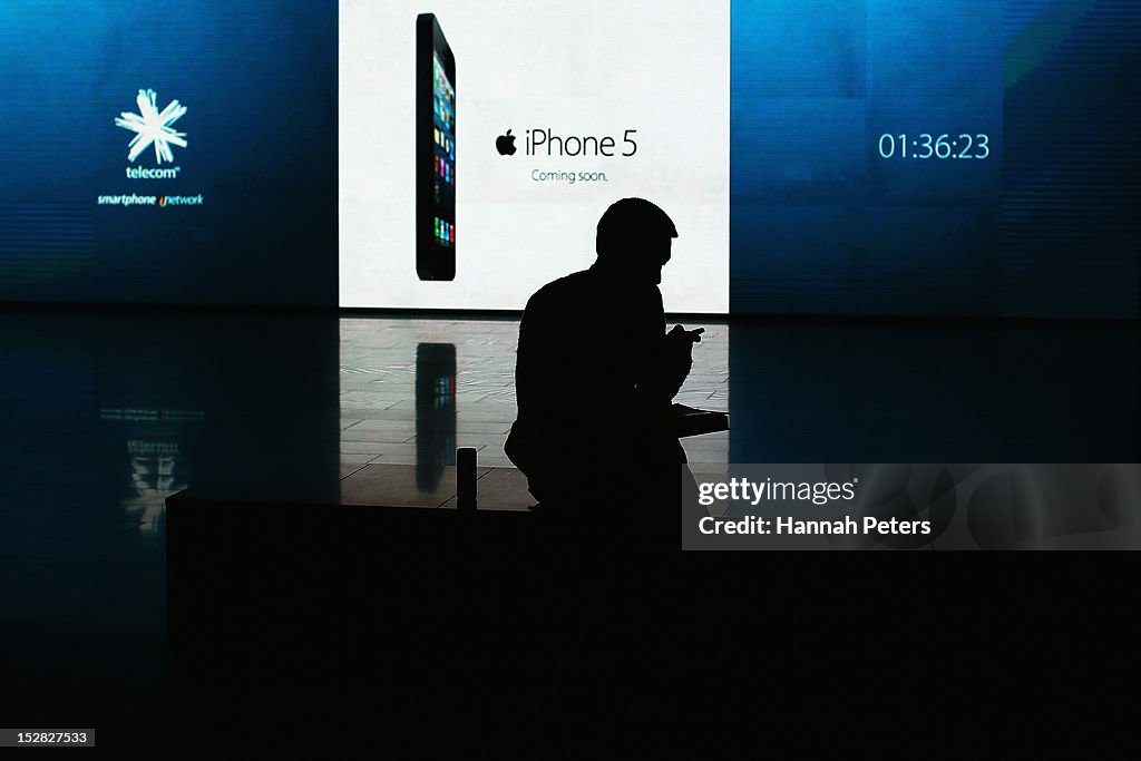 Jonah Lomu Attends iPhone 5 Telecom Launch