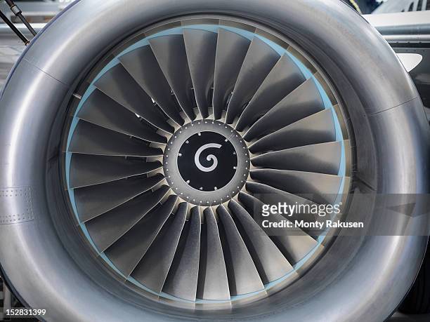 detail view of jet engine of airplane - motor a reacción fotografías e imágenes de stock