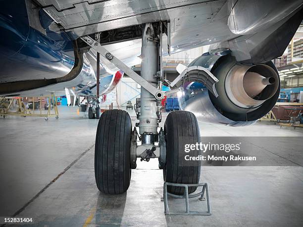 detail view of the undercarriage of  airplane in hangar - landing gear stock-fotos und bilder