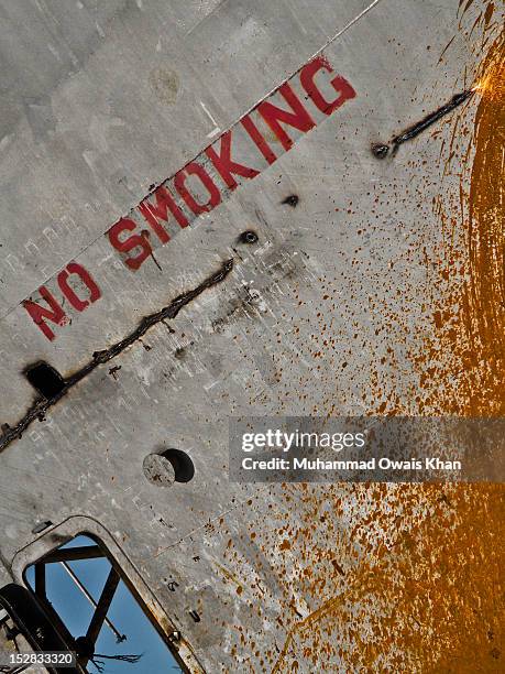 no smoking sign on metal wall - no smoking sign on wall stock pictures, royalty-free photos & images
