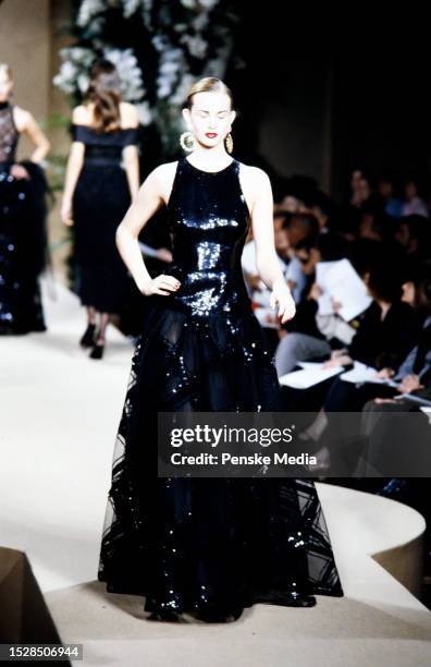 2001 Ysl Spring 2,244 Yves Saint Laurent 2001 Photos & High Res Pictures - Getty Images