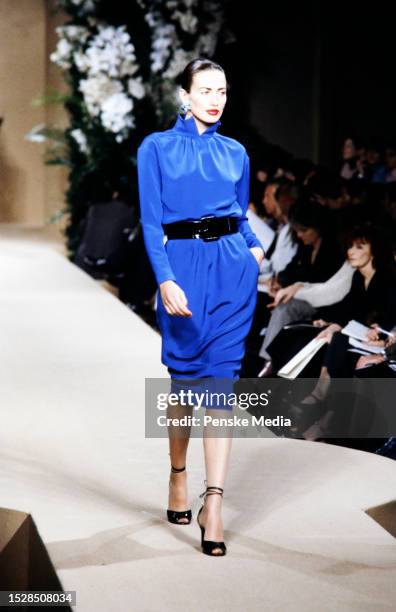 2001 Ysl Spring 2,244 Yves Saint Laurent 2001 Photos & High Res Pictures - Getty Images