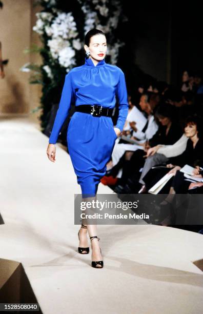 2001 Ysl Spring 2,244 Yves Saint Laurent 2001 Photos & High Res Pictures - Getty Images
