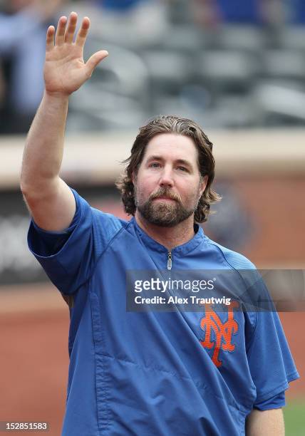 Dickey of the New York Mets acknowledges the crowd after being interviewed following his 20th win of the season against the Pittsburgh Pirates at...