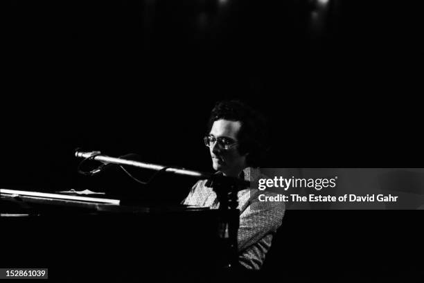 Singer Randy Newman Randy Newman Photos and Premium High Res Pictures - Getty Images