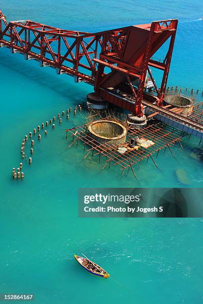 scissors bridge - puente de ferrocarril fotografías e imágenes de stock