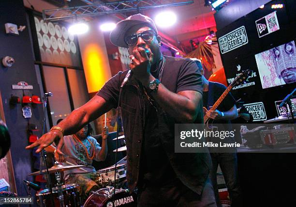 Rapper Talib Kweli performs at the MLB Fan Cave on September 27, 2012 in New York City.