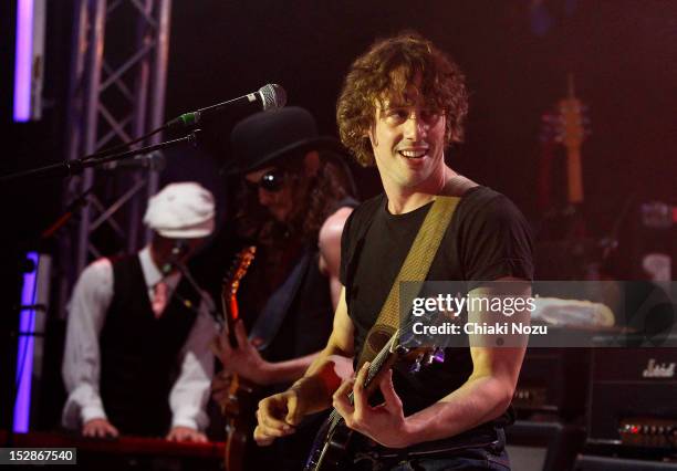 Johnny Razorlight Q Johnny Borrell Razorlight Photos and Premium High Res Pictures - Getty ...