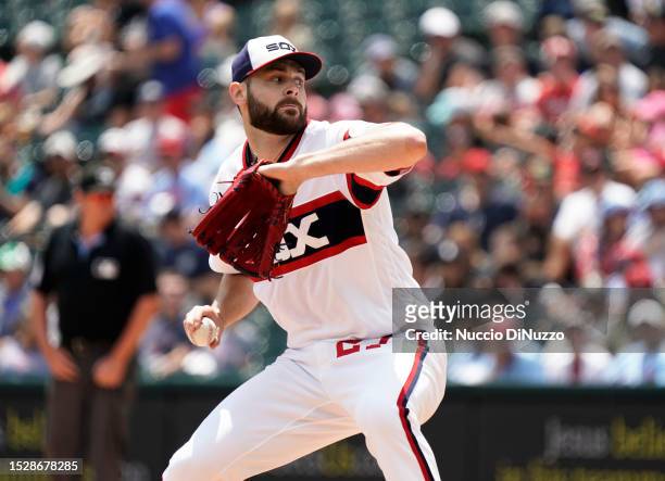 Lucas Giolito of the Chicago White Sox throws a pitch during the first inning of a game against the St. Louis Cardinals at Guaranteed Rate Field on...