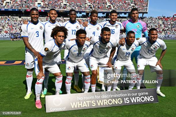 Panama's midfielder Adalberto Carrasquilla, Panama's midfielder Edgar Barcenas, Panama's midfielder Anibal Godoy, Panama's midfielder Alberto...