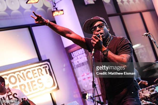 Rapper Talib Kweli performs at the MLB Fan Cave on September 27, 2012 in New York City.