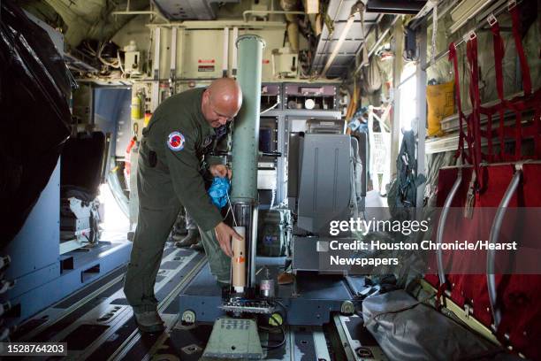 Dropsond Rack Descending Dropsonde Photos and Premium High Res Pictures - Getty Images