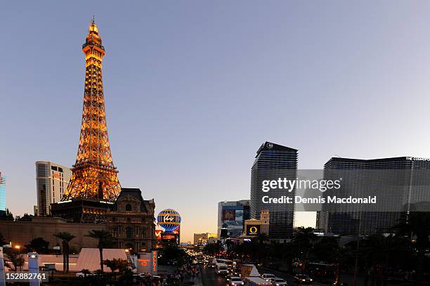 hotels and casinos, las vegas, nevada - eiffel tower stock-fotos und bilder