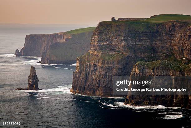 waves washing up on rocky cliffs - cliff stock-fotos und bilder