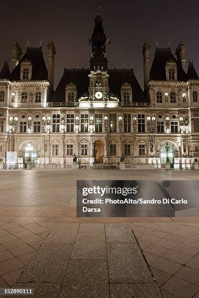 france, paris, hotel de ville illuminated at night - hôtel de ville de paris photos et images de collection