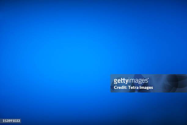 turquoise background - blue studio stock-fotos und bilder