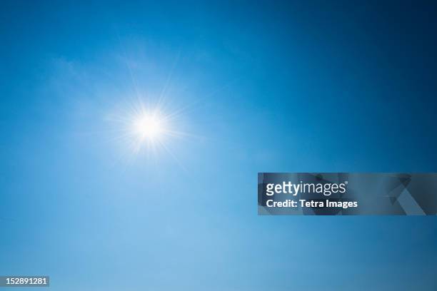 clear blue sky and solar flare - luz del sol fotografías e imágenes de stock