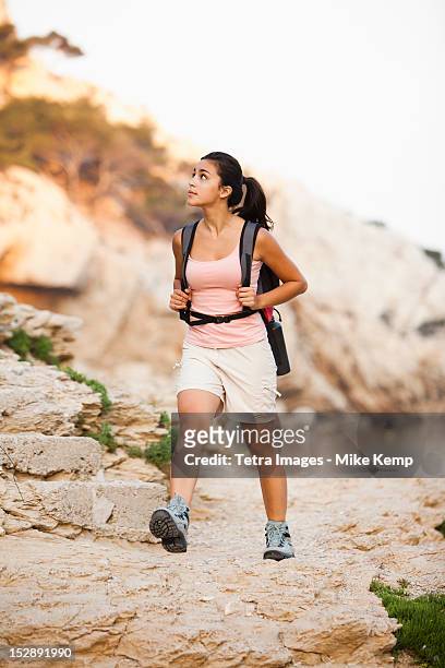 france, marseille, woman hiking in rocky terrain - 馬賽族 個照片及圖片檔